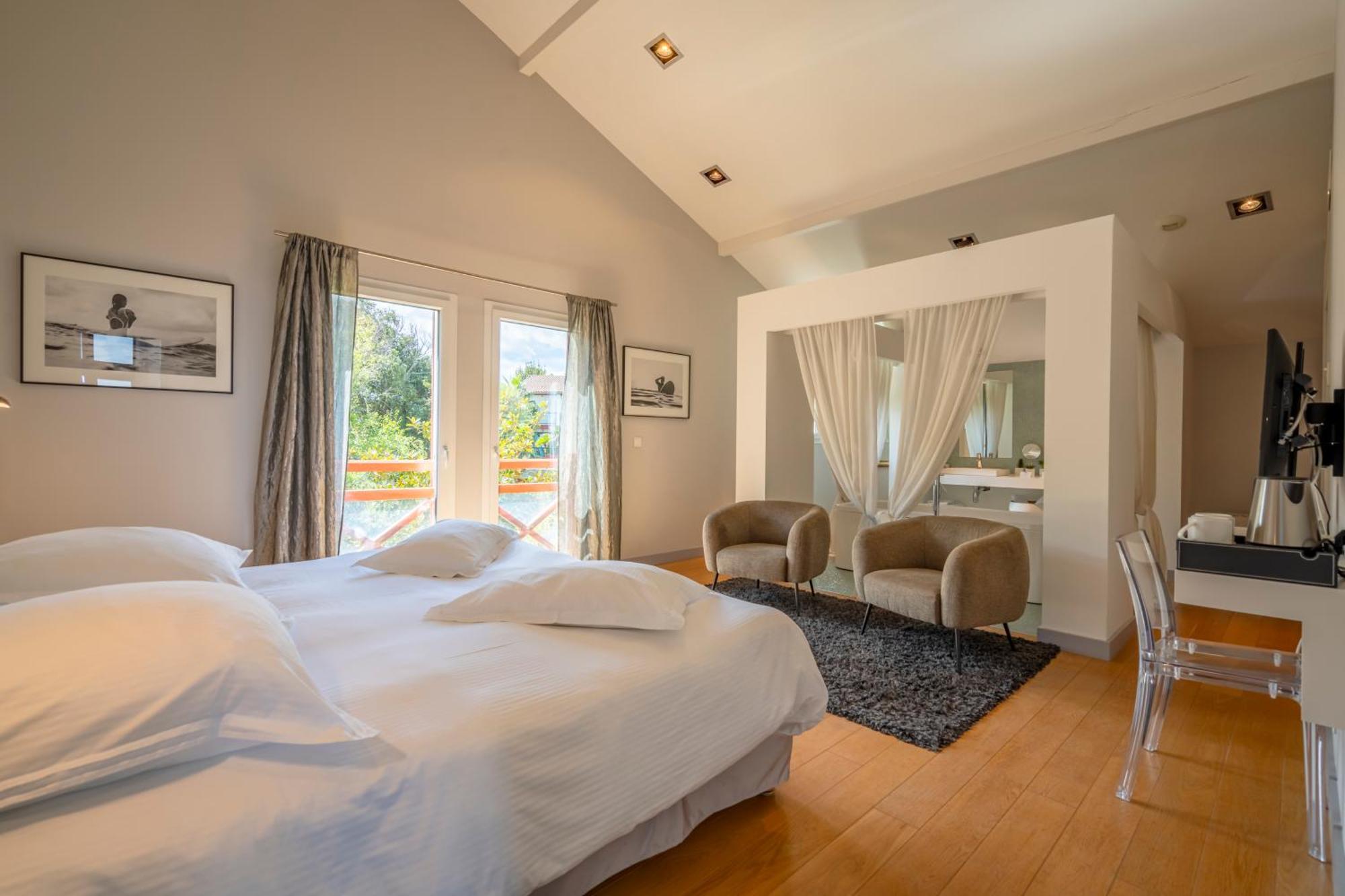 Amour Room,1572660170:JPEG